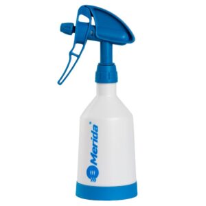 Butelki ze spryskiwaczem i pompki dozujące